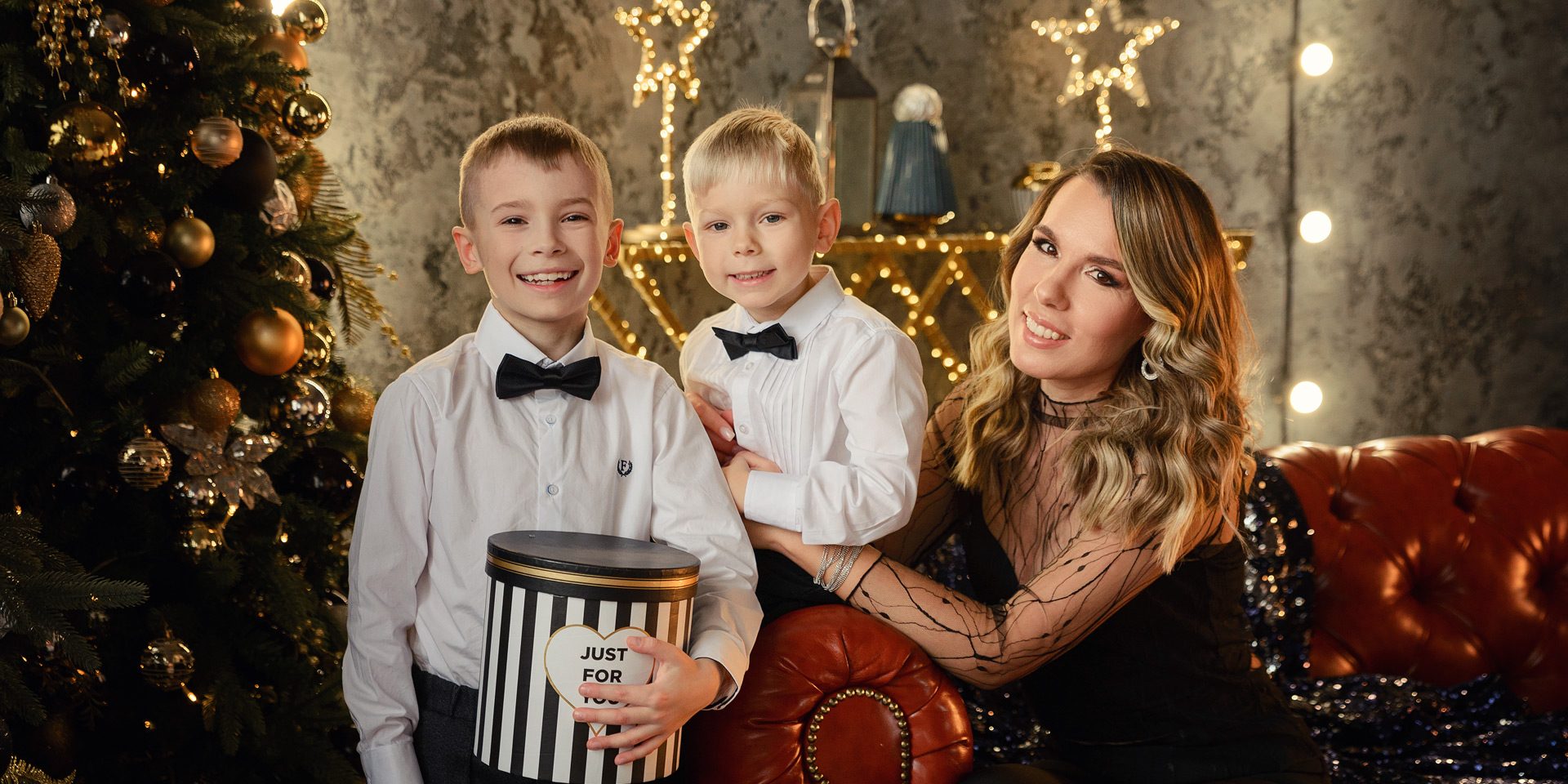 Семейная фотосессия в новогодних интерьерах Екатеринбург: семейная фотосессия в новогодних интерьерах